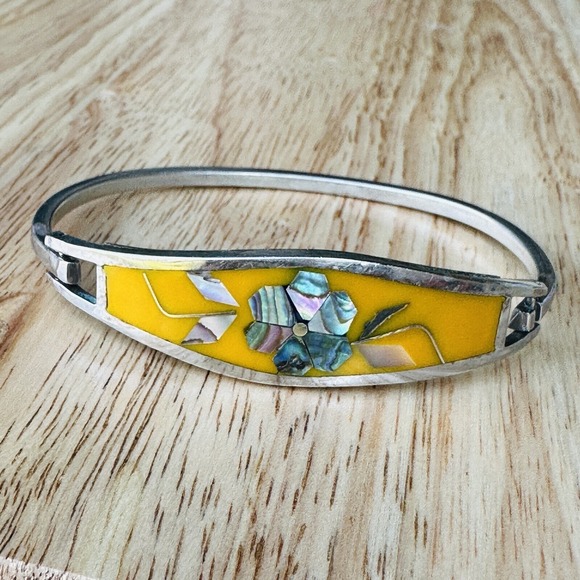 VTG Artisan Hinged Bangle 7.5 Bracelet Mother Pearl Inlay Flower Mexico Alpaca - Picture 1 of 9